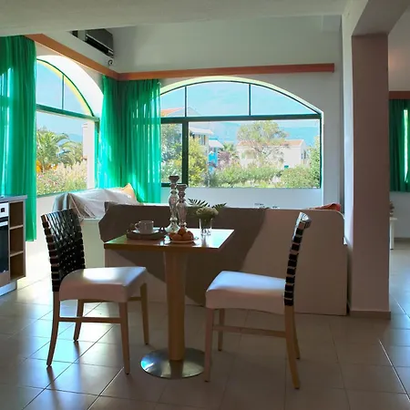 Aparthotel Govino Bay