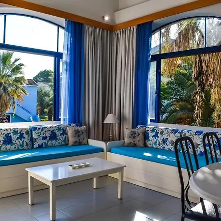 Govino Bay 3*
