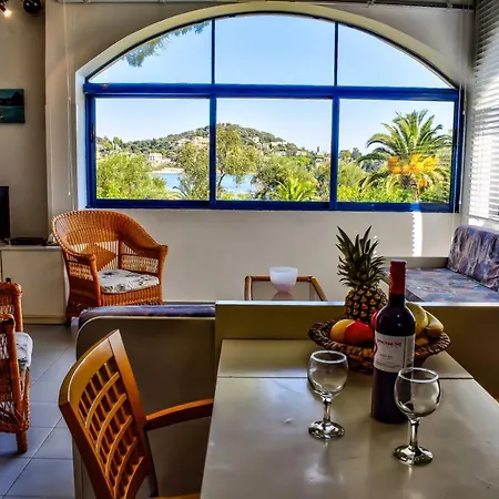 Govino Bay